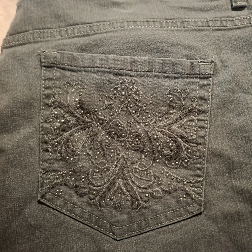 Gloria Vanderbilt Charcoal Capris with Elegant Embroidery - Picture 1 of 4